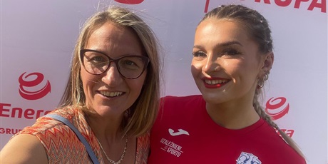 Powiększ grafikę: Alicja Winiarz z trenerką Aleksandrą Walczak