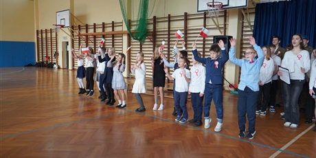 Powiększ grafikę: apel-z-okazji-rocznicy-odzyskania-przez-polske-niepodleglosci-653282.jpg