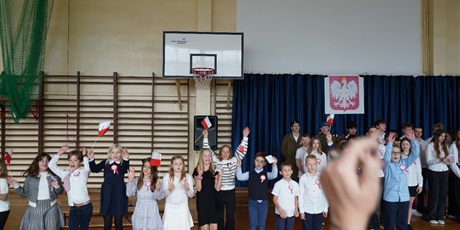 Powiększ grafikę: apel-z-okazji-rocznicy-odzyskania-przez-polske-niepodleglosci-653289.jpg