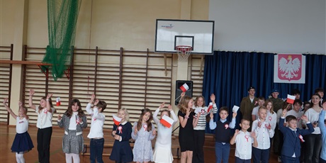 Powiększ grafikę: apel-z-okazji-rocznicy-odzyskania-przez-polske-niepodleglosci-653292.jpg