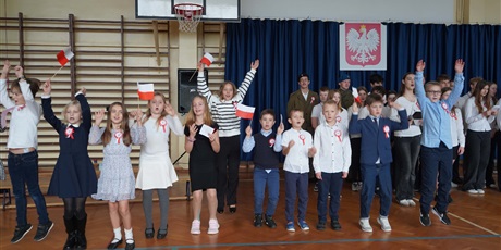 Powiększ grafikę: apel-z-okazji-rocznicy-odzyskania-przez-polske-niepodleglosci-653294.jpg