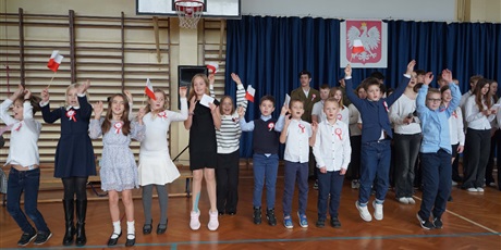 Powiększ grafikę: apel-z-okazji-rocznicy-odzyskania-przez-polske-niepodleglosci-653295.jpg