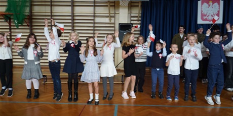 Powiększ grafikę: apel-z-okazji-rocznicy-odzyskania-przez-polske-niepodleglosci-653296.jpg