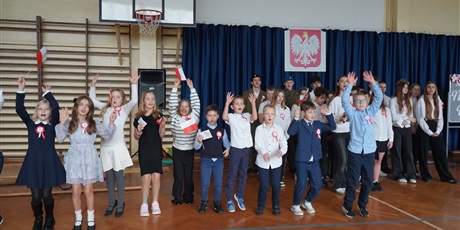 Powiększ grafikę: apel-z-okazji-rocznicy-odzyskania-przez-polske-niepodleglosci-653299.jpg