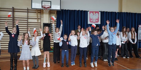 Powiększ grafikę: apel-z-okazji-rocznicy-odzyskania-przez-polske-niepodleglosci-653300.jpg