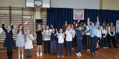 Powiększ grafikę: apel-z-okazji-rocznicy-odzyskania-przez-polske-niepodleglosci-653301.jpg