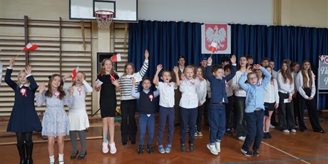 Powiększ grafikę: apel-z-okazji-rocznicy-odzyskania-przez-polske-niepodleglosci-653302.jpg