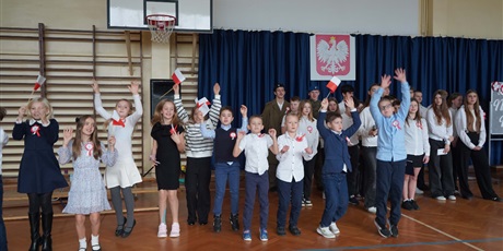 Powiększ grafikę: apel-z-okazji-rocznicy-odzyskania-przez-polske-niepodleglosci-653303.jpg