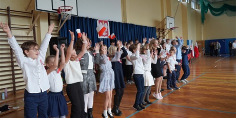 Powiększ grafikę: apel-z-okazji-rocznicy-odzyskania-przez-polske-niepodleglosci-653339.jpg