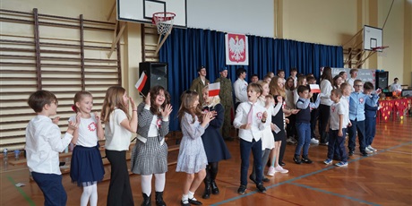 Powiększ grafikę: apel-z-okazji-rocznicy-odzyskania-przez-polske-niepodleglosci-653345.jpg