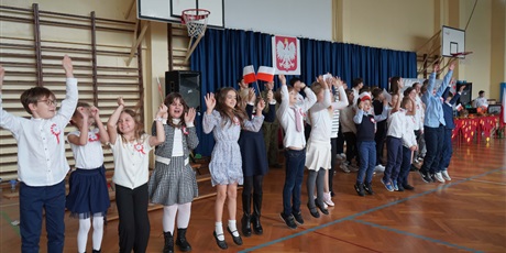 Powiększ grafikę: apel-z-okazji-rocznicy-odzyskania-przez-polske-niepodleglosci-653347.jpg