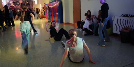 Powiększ grafikę: dyskoteka-669865.jpg