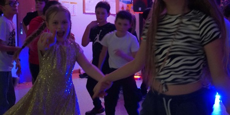 Powiększ grafikę: dyskoteka-669875.jpg