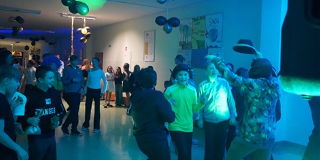 Powiększ grafikę: dyskoteka-669888.jpg