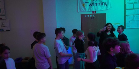 Powiększ grafikę: dyskoteka-669893.jpg