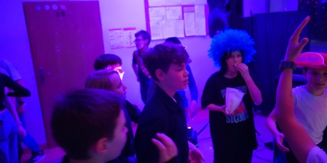 Powiększ grafikę: dyskoteka-669894.jpg