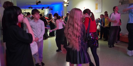 Powiększ grafikę: dyskoteka-669908.jpg