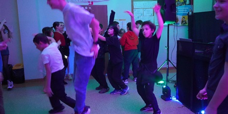 Powiększ grafikę: dyskoteka-669913.jpg