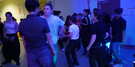 Powiększ grafikę: dyskoteka-669914.jpg