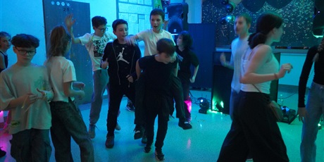 Powiększ grafikę: dyskoteka-669916.jpg