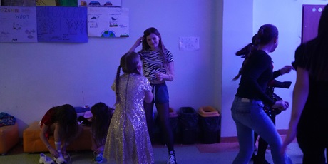 Powiększ grafikę: dyskoteka-669917.jpg