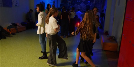 Powiększ grafikę: dyskoteka-669925.jpg