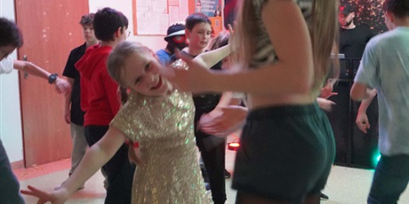 Powiększ grafikę: dyskoteka-669928.jpg