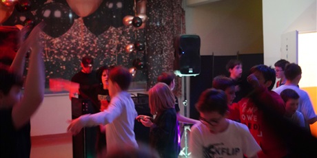 Powiększ grafikę: dyskoteka-669932.jpg