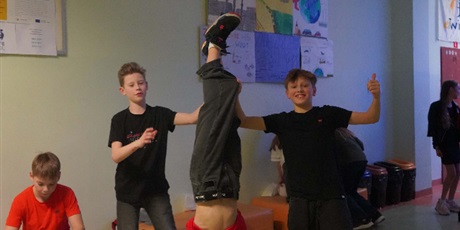 Powiększ grafikę: dyskoteka-669934.jpg