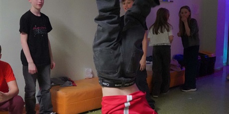 Powiększ grafikę: dyskoteka-669936.jpg