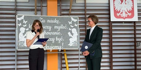 Powiększ grafikę: Dzień Edukacji Narodowej w ZSSiMS. Pasowanie na ucznia klas pierwszych i otrzęsiny klas licealnych