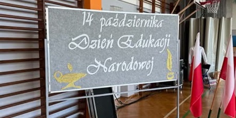 Powiększ grafikę: Dzień Edukacji Narodowej w ZSSiMS. Pasowanie na ucznia klas pierwszych i otrzęsiny klas licealnych