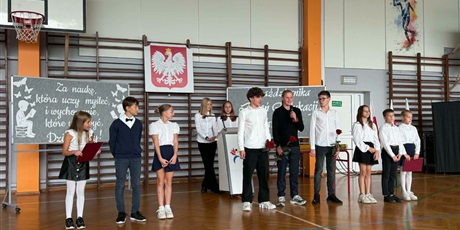Powiększ grafikę: Dzień Edukacji Narodowej w ZSSiMS. Pasowanie na ucznia klas pierwszych i otrzęsiny klas licealnych