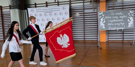 Powiększ grafikę: Dzień Edukacji Narodowej w ZSSiMS. Pasowanie na ucznia klas pierwszych i otrzęsiny klas licealnych