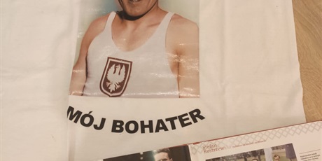 Powiększ grafikę: Koszulka z wizerunkiem Janusza Kusocińskiego.