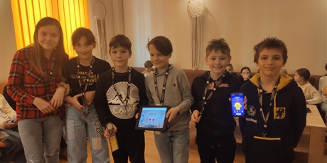 Powiększ grafikę: Uczniowie SSP 75 podczas zajęć.