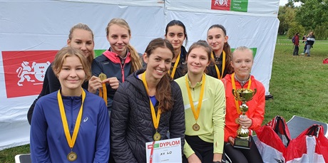 Dziewczęta z XII LO ZSSiMS złotymi medalistkami Gdańskiej Licealiady w sztafetowych biegach przełajowych