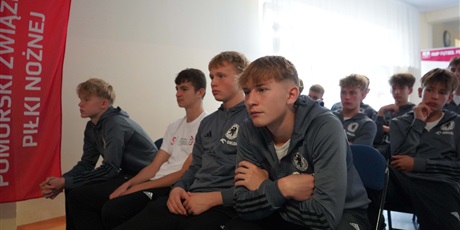Powiększ grafikę: inspirujace-spotkanie-z-reprezentantkami-polski-w-amp-futbolu-650193.jpg