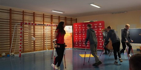 Powiększ grafikę: inspirujace-spotkanie-z-reprezentantkami-polski-w-amp-futbolu-650197.jpg