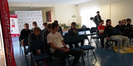 Powiększ grafikę: inspirujace-spotkanie-z-reprezentantkami-polski-w-amp-futbolu-650199.jpg