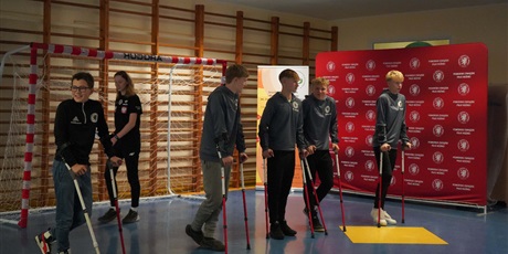 Powiększ grafikę: inspirujace-spotkanie-z-reprezentantkami-polski-w-amp-futbolu-650200.jpg