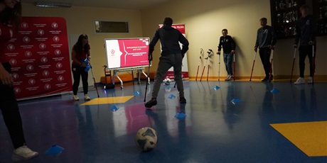 Powiększ grafikę: inspirujace-spotkanie-z-reprezentantkami-polski-w-amp-futbolu-650201.jpg