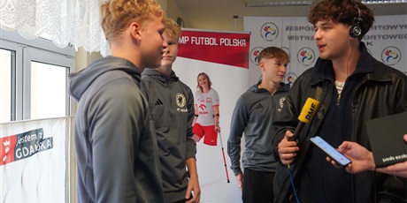 Powiększ grafikę: inspirujace-spotkanie-z-reprezentantkami-polski-w-amp-futbolu-650208.jpg