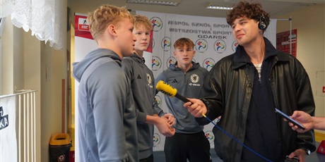 Powiększ grafikę: inspirujace-spotkanie-z-reprezentantkami-polski-w-amp-futbolu-650210.jpg