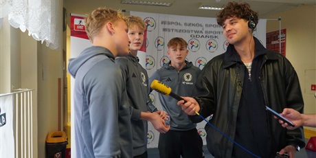 Powiększ grafikę: inspirujace-spotkanie-z-reprezentantkami-polski-w-amp-futbolu-650211.jpg