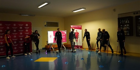 Powiększ grafikę: inspirujace-spotkanie-z-reprezentantkami-polski-w-amp-futbolu-650216.jpg