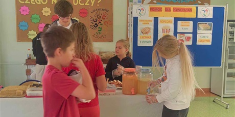 Powiększ grafikę: Kiermasz na rzecz powodzian