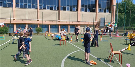 Powiększ grafikę: miniolimpiada-dzieci-dzieciom-447284.jpg