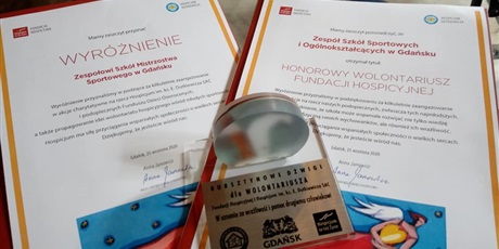 Powiększ grafikę: nagrody-dla-honorowych-wolontariuszy-i-filantropow-gdanskiej-fundacji-hospicyjnej-207971.jpg