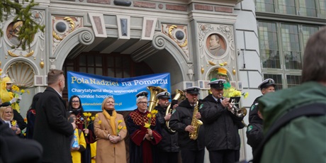 Powiększ grafikę: pola-nadziei-2025-pomagamy-juz-10-lat-603108.jpg